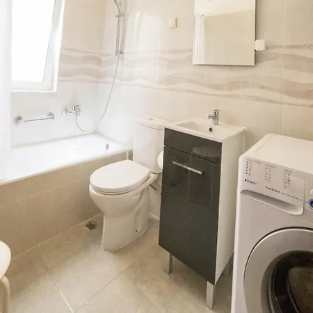 Flh Gulbenkian Flat With Balcony * Lizbona